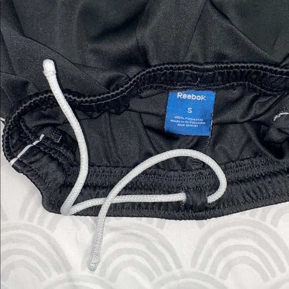 Reebok (S) shorts - Picture 3 of 3